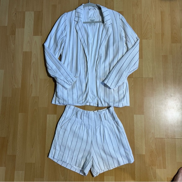 Abercrombie & Fitch Other - Abercrombie & Fitch Linen Blend White Pin Stripe Blazer and Shorts Set M/S
